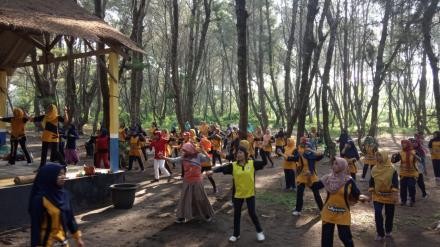 Outbond dan Senam Warga Dusun Panjang